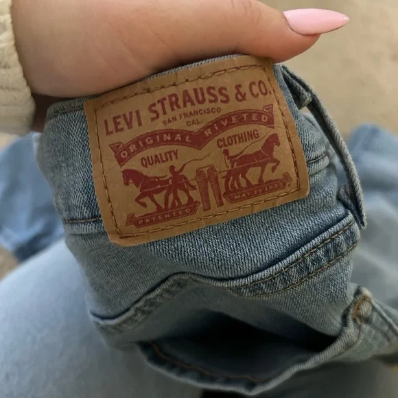 Levi’s 312 Shaping Slim Jeans - Picture 4 of 7